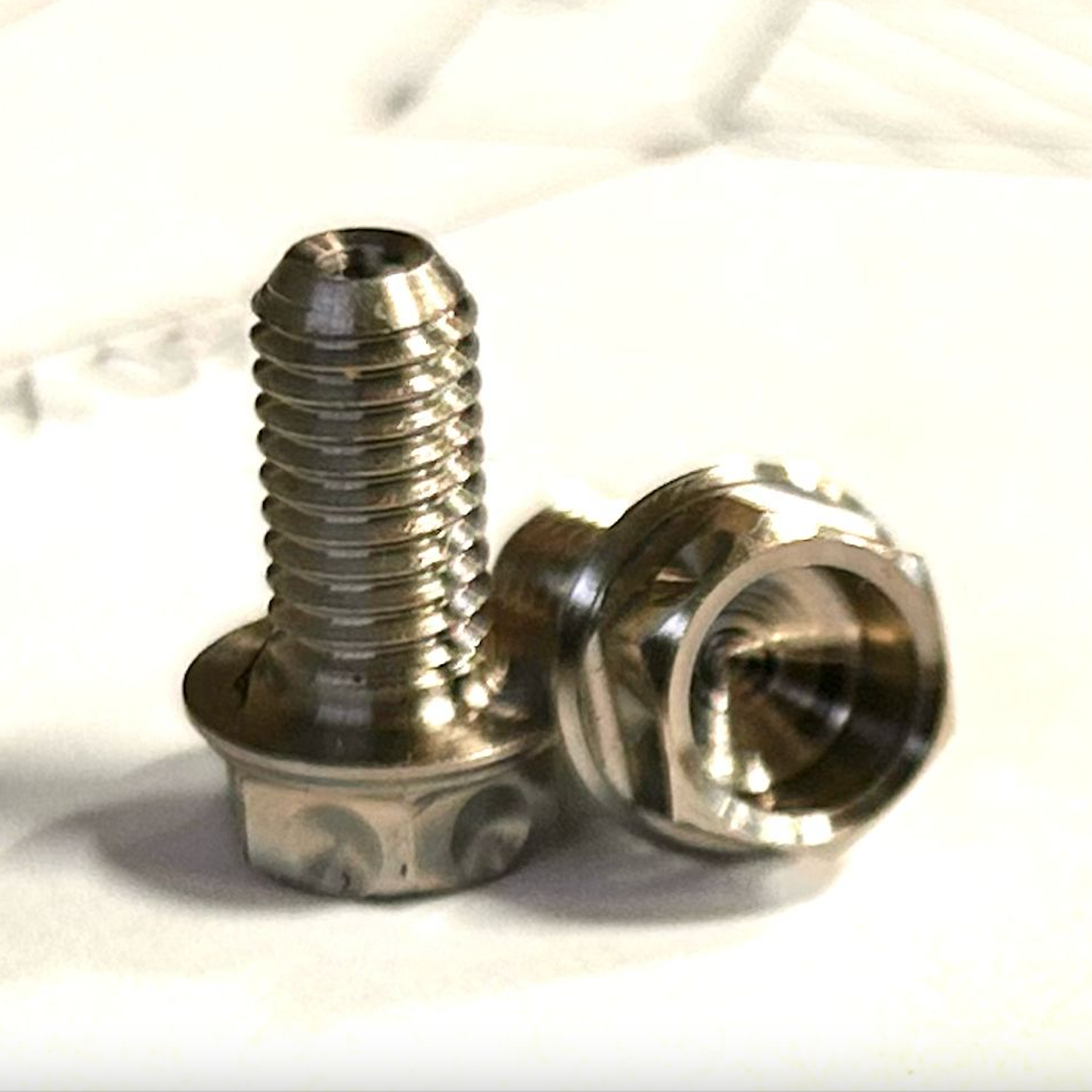 METI  I  N.6 Viti in titanio ultraleggere per disco freno (1,0g cad.)